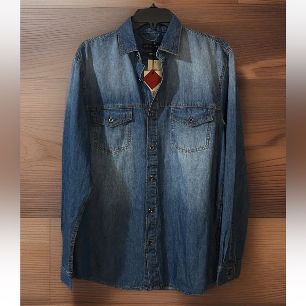 Artful Rebel NWT Men’s Blue Denim Shirt Faded Wash Button-Up Long Sleeve M